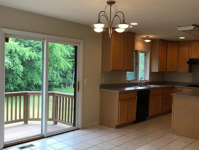 Foto del edificio - 7782 Watford Dr