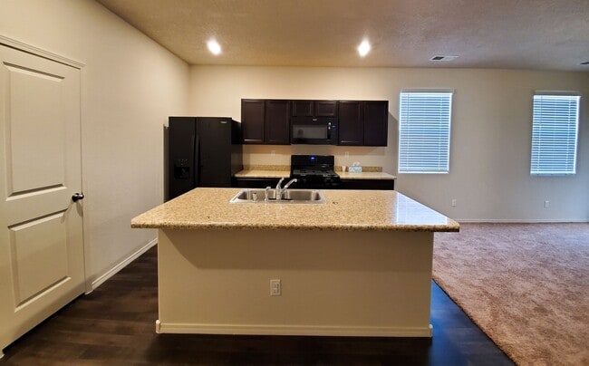Building Photo - 3bed 2 bath Energy Efficient Home!