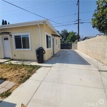 Building Photo - 403 E Sunset Ave