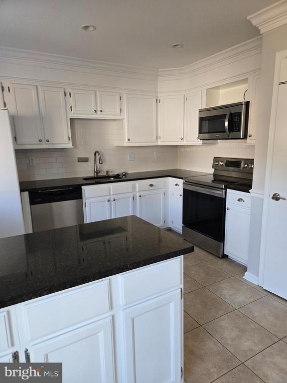 Building Photo - 13672 Water Springs Ct