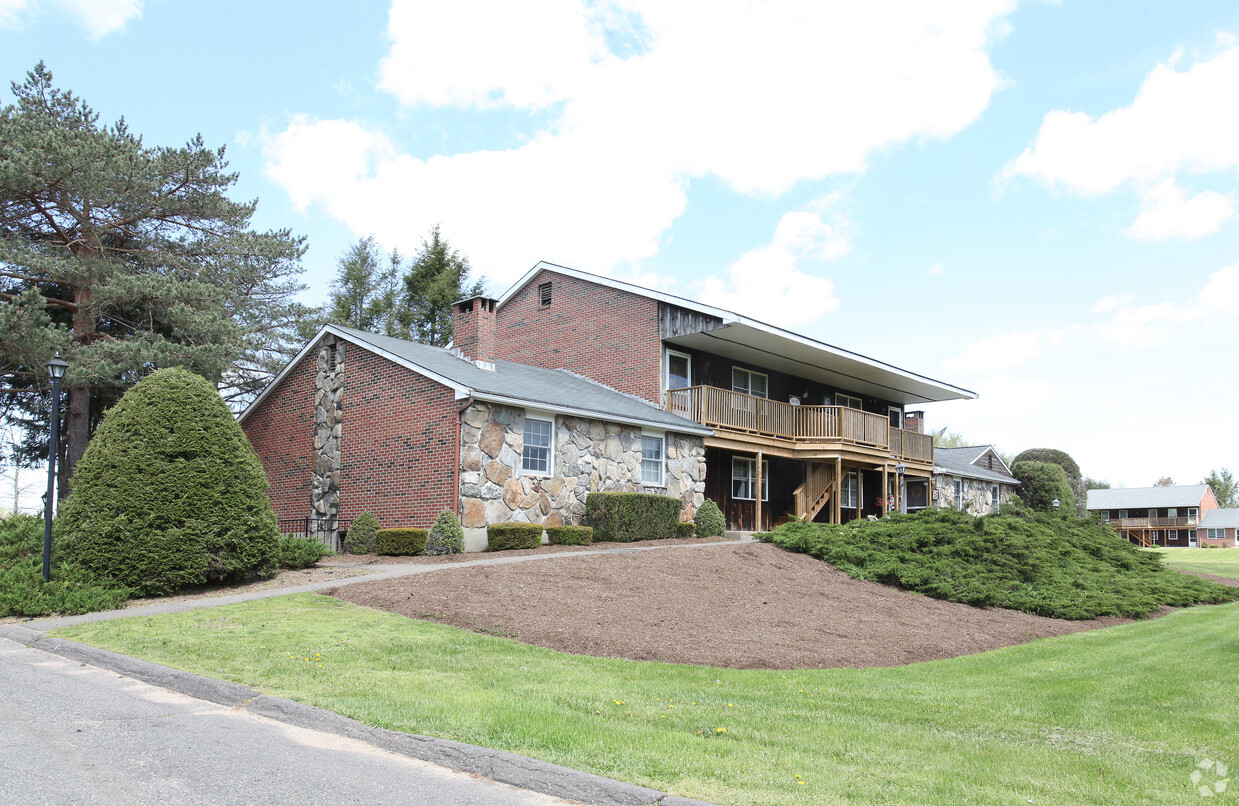 Primary Photo - Meadowbrook Apartments