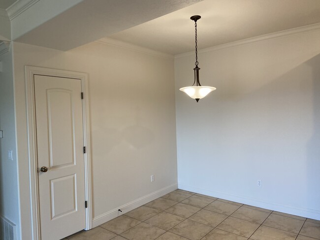dining - 235 N 1200 W