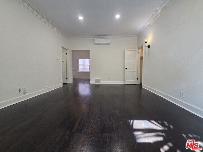 Foto del edificio - 107 N Sweetzer Ave