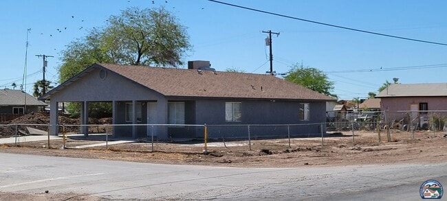 Building Photo - 501 E Alamo St
