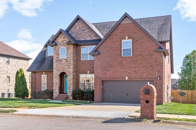 Building Photo - Three Bedroom with Bonus on Exit 8!
