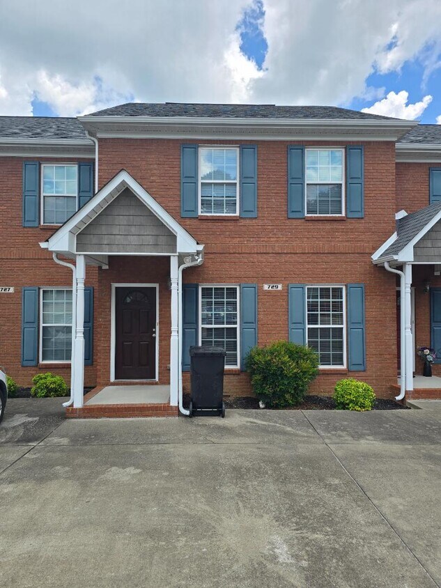 Primary Photo - 729 Cobblestone Dr