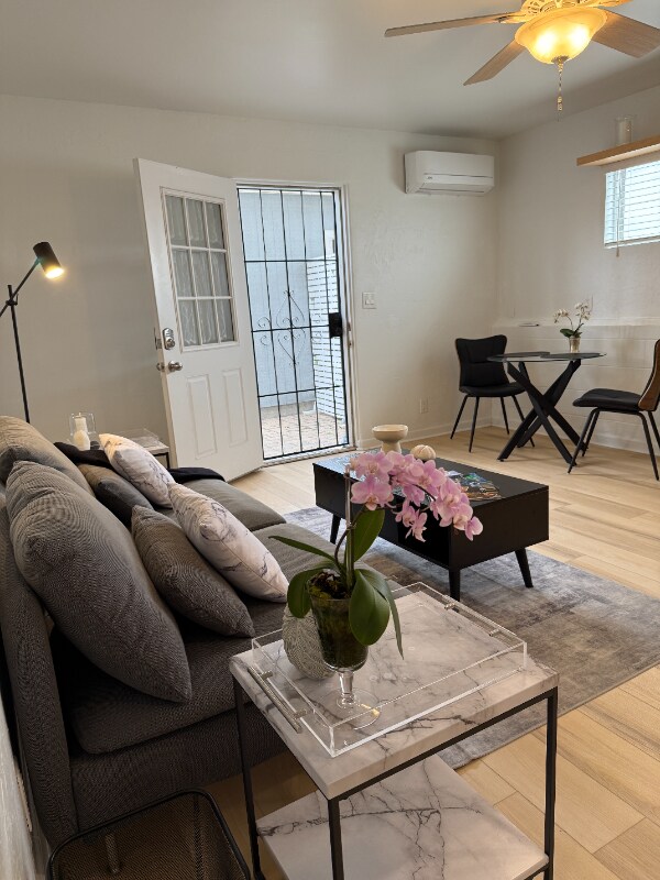 Foto del edificio - 2703 East St