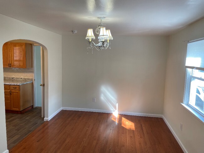 Foto del edificio - 2421 Woodland Rd