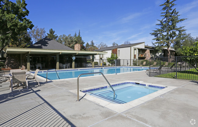 Foto del edificio - Apricot Pit Apartments