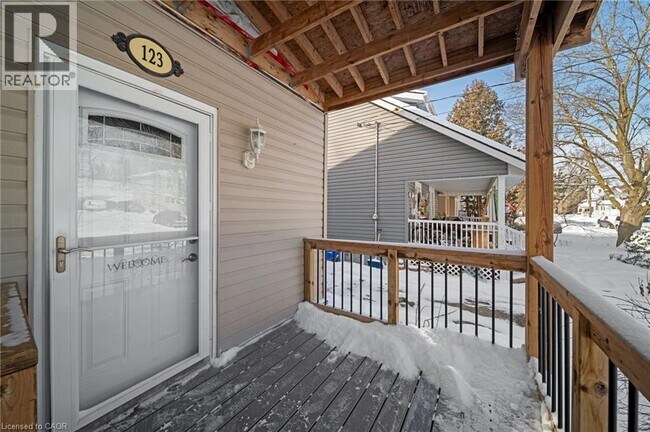 Photo du bâtiment - 123 Sutherland St E