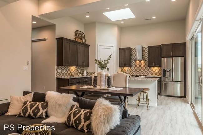 Building Photo - 3 br, 2 bath House - 1003 C de Baca