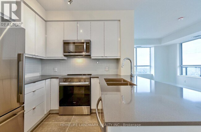 Photo du bâtiment - 3270 Sheppard Ave E