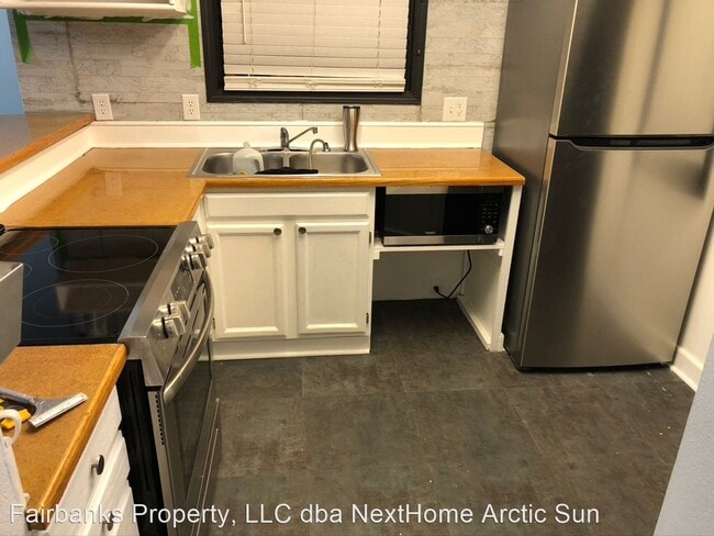 Building Photo - 3 br, 1.5 bath House - 2801 -4 Cowles