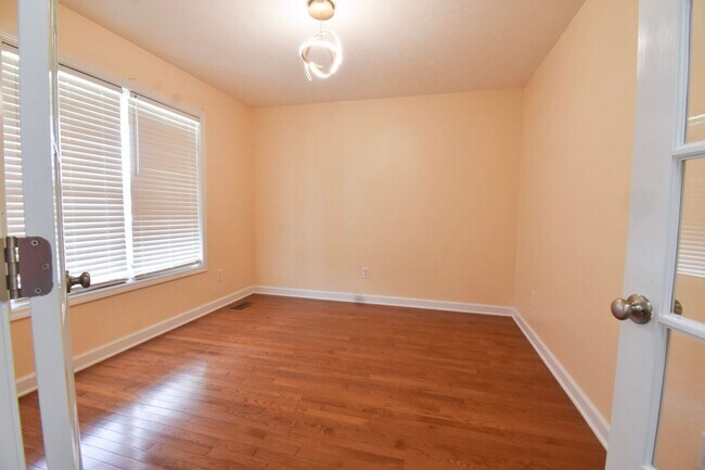 Building Photo - FIRST TWO WEEKS RENT FREE!4 Bedroom 2.5 Ba...