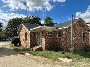 Building Photo - 2818 Beatties Ford Rd