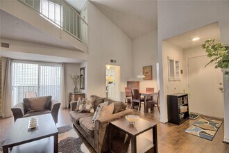 Building Photo - 9809 Richmond Ave.