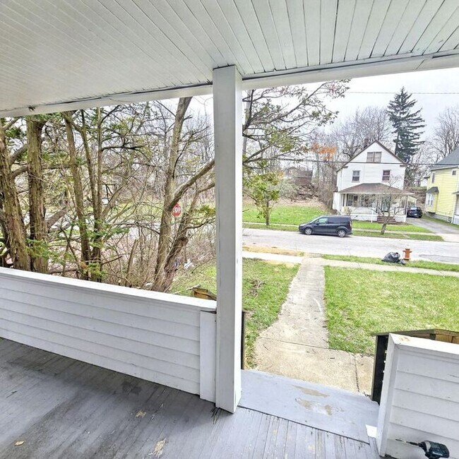 Building Photo - 3-Bedroom Home with Attic and Basement in ...