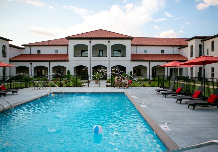 Primary Photo - 150 Club House Dr