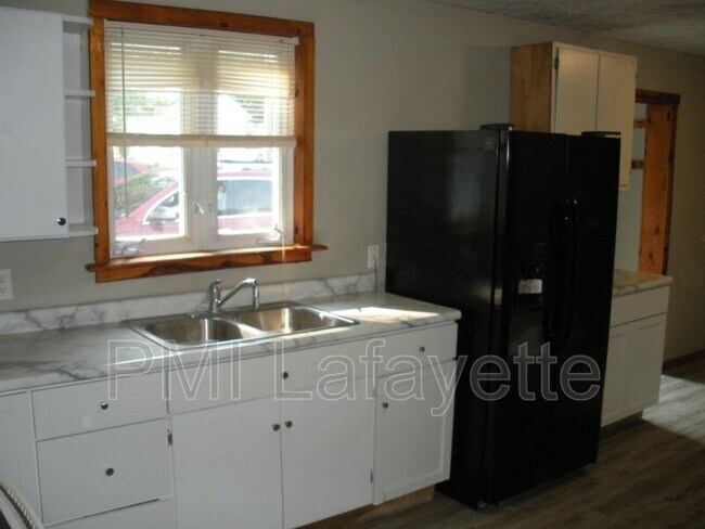 Building Photo - 605 N Perry St