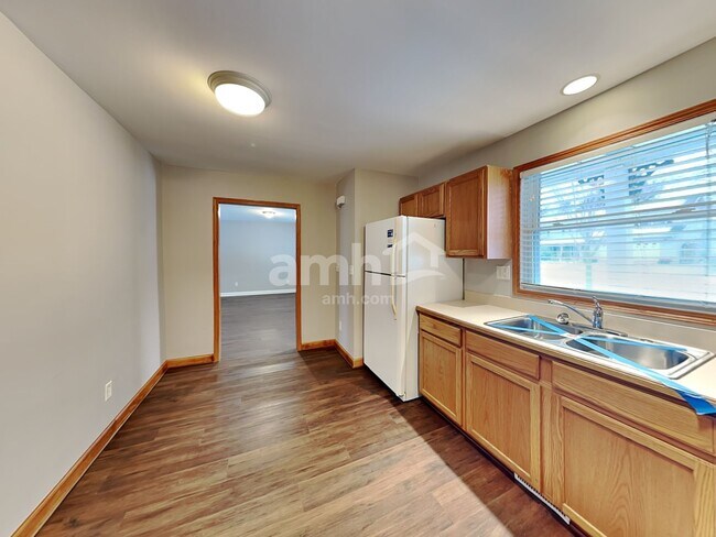 Foto del edificio - 132 Bush Dr