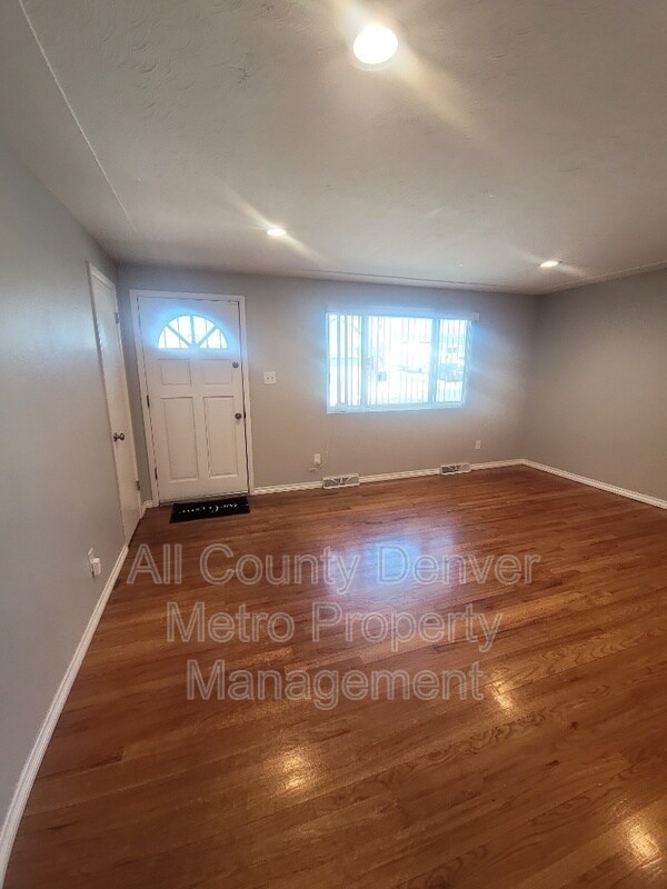 Foto del edificio - 5615 Jellison St
