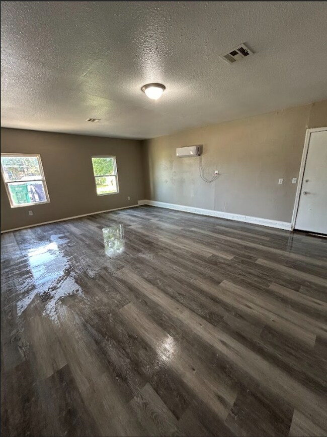 Photo - Stunning 4 Bedroom House