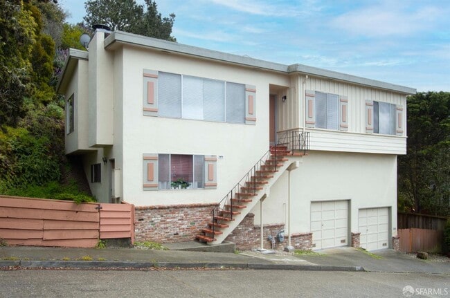 Building Photo - 160 Devonshire Way