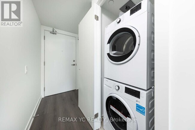 Photo du bâtiment - 8 Olympic Gdn Dr