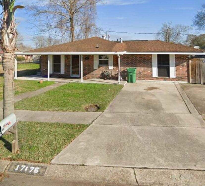 Beautiful 3 bedroom 1.5 baths house. Located in quiet neighborhood with friendly neighbors. - 176 Carita Dr
