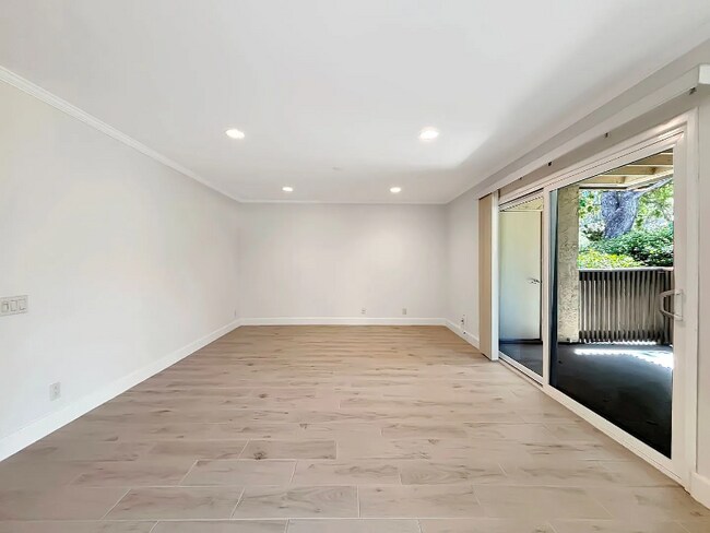 Foto del edificio - 8503 Villa La Jolla Dr