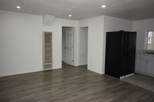 Foto del edificio - 672 Irwin Ln