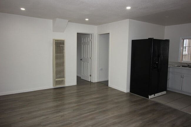 Building Photo - 672 Irwin Ln