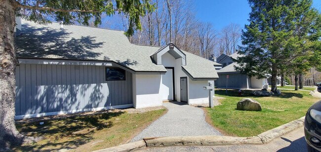 Building Photo - 116 Village Cir
