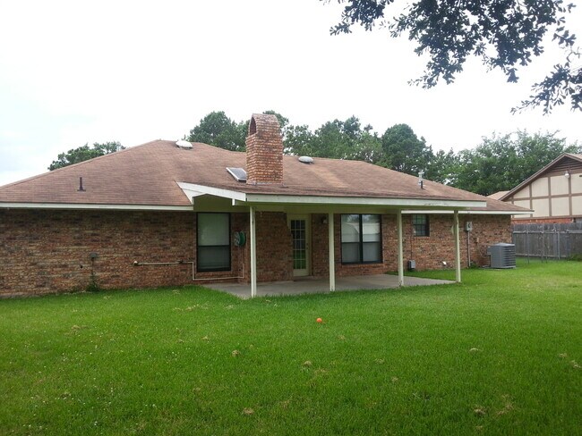 Foto del edificio - 5415 Bayou Dr