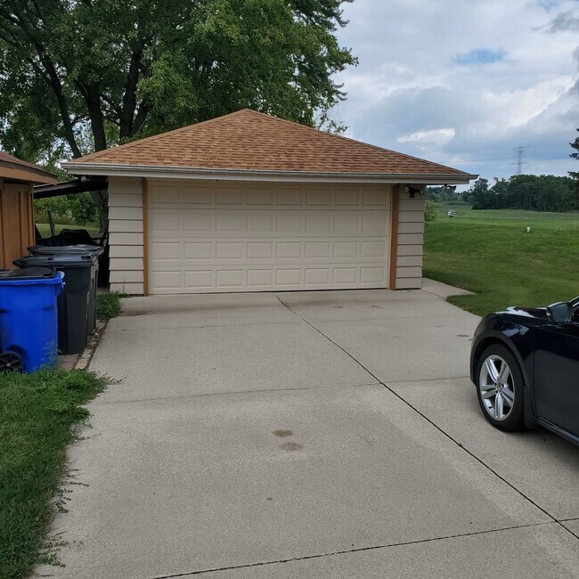 S102W19504 Kelsey Dr, Muskego, WI 53150 House Rental in Muskego, WI