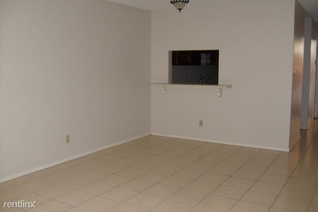 Building Photo - 2 br, 2 bath Condo - 421  Jose Marti Blvd.