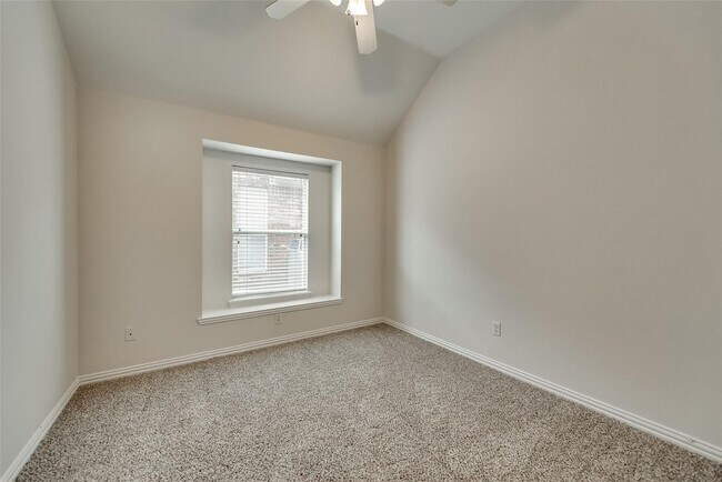 Foto del edificio - 5501 Fairfax Ct