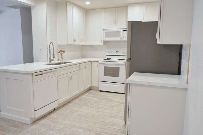 Foto del edificio - 21372 Brookhurst St