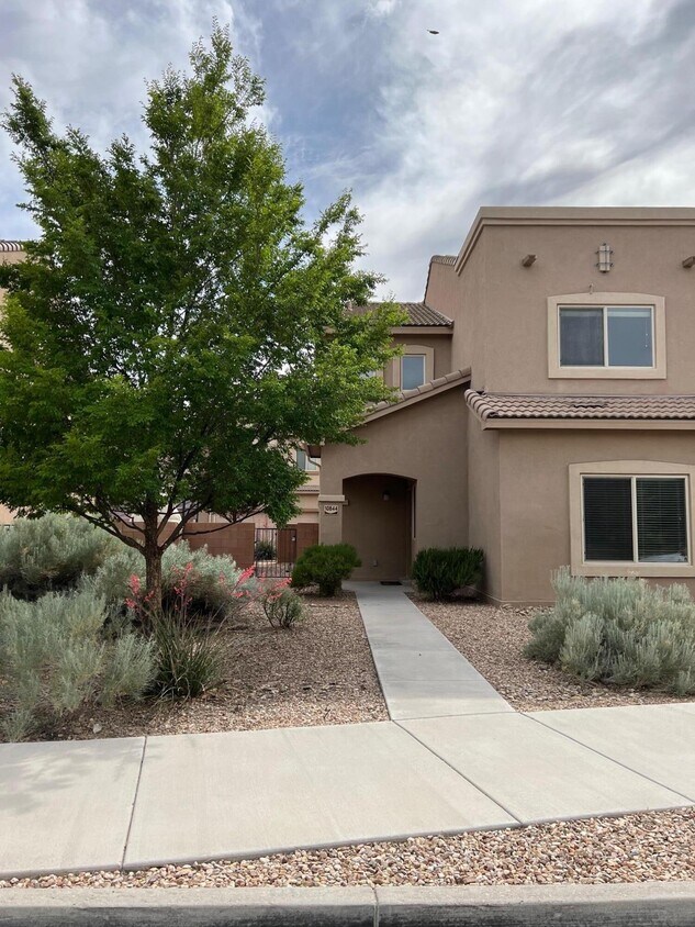 Foto principal - 10844 Fort Point Ln NE