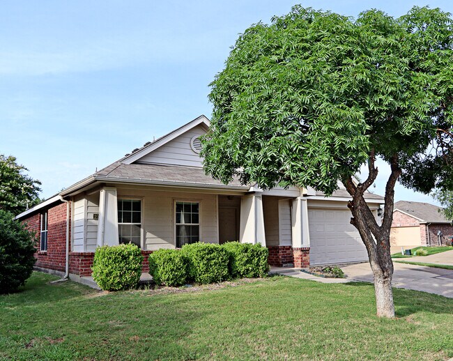 Photo - 1000 Warbler Ln House