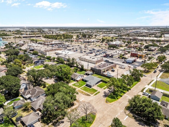 Foto del edificio - 327 Gentilly Dr