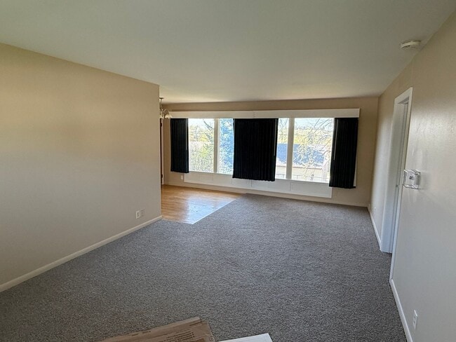 Building Photo - 2 Bedroom, 1 Bath Home for Rent