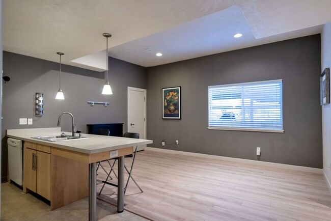 Foto del edificio - Secure + Trendy Salt Lake City Condo at a ...