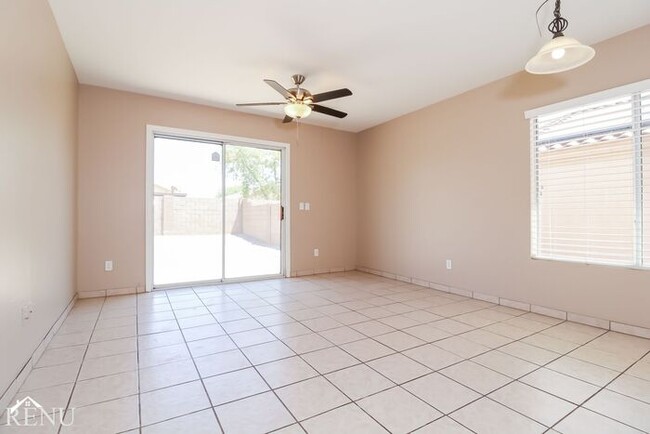 Foto del edificio - 12850 W Laurel Ln