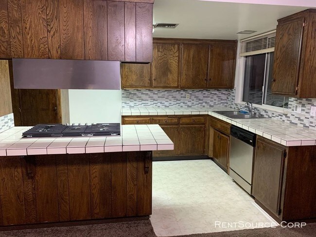 Building Photo - Quartz Hill Single Story Home For Rent