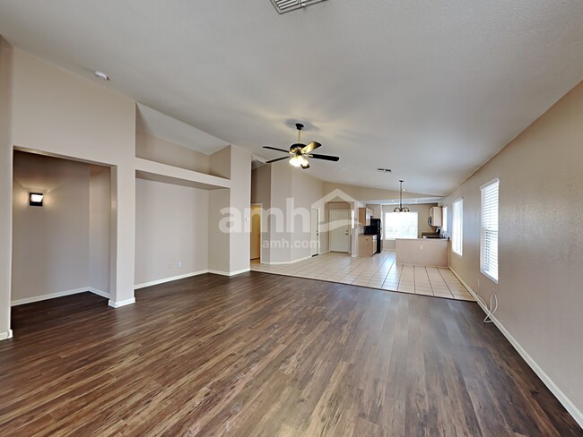 Foto del edificio - 7374 W Peppertree Ln