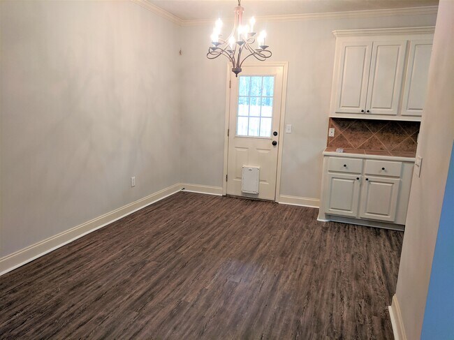 Building Photo - 506 Briars Bend