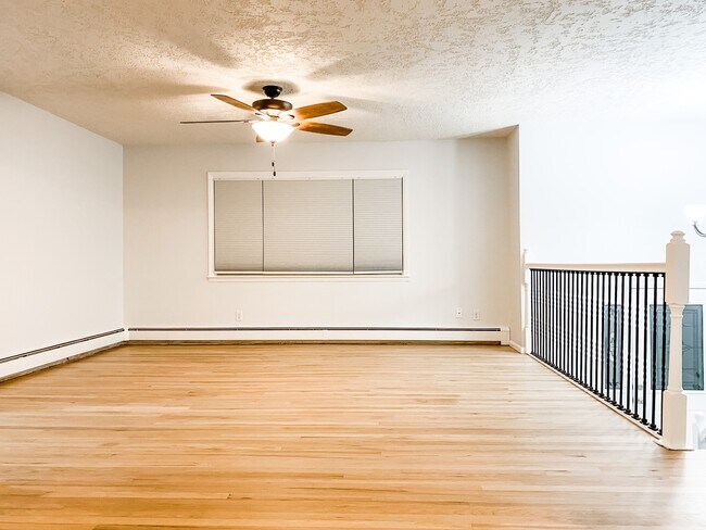 Building Photo - 5033 Pineridge Ave