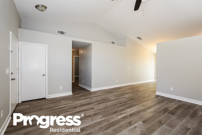 Building Photo - 833 Zinnia Cir
