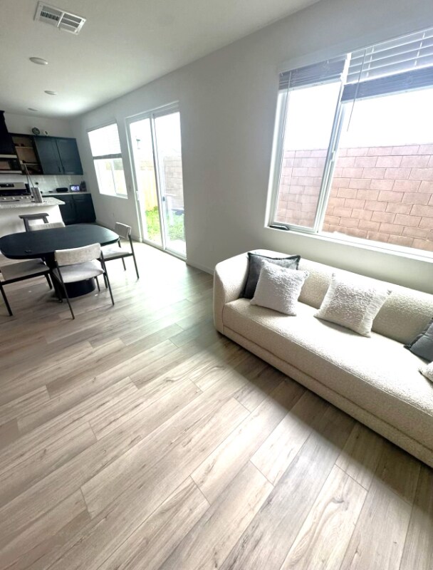 Foto del edificio - 1379 Leonhardt Lp